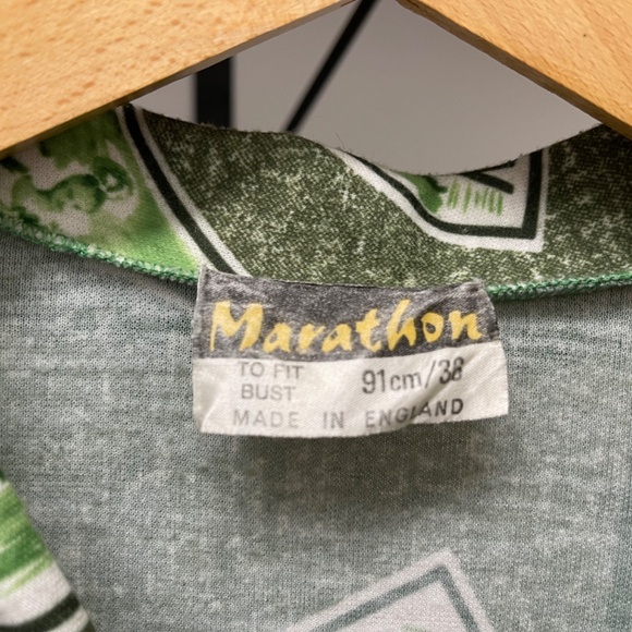 Authentic (Unique) Vintage Short-Sleeved, V-Necked, Print, Collared Top - Picture 6 of 6